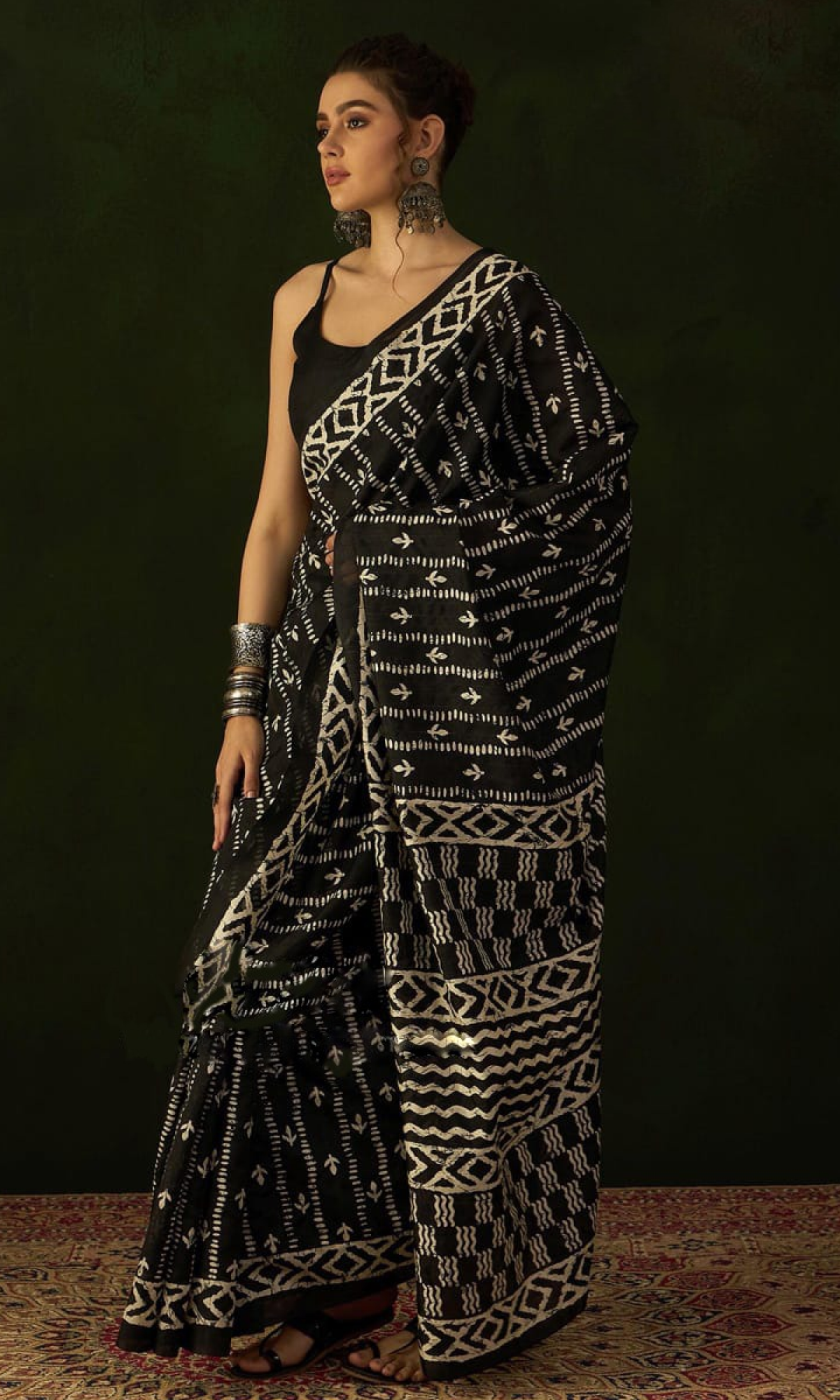 Black Semi Cotton Printed Saree With Blouse Fabric