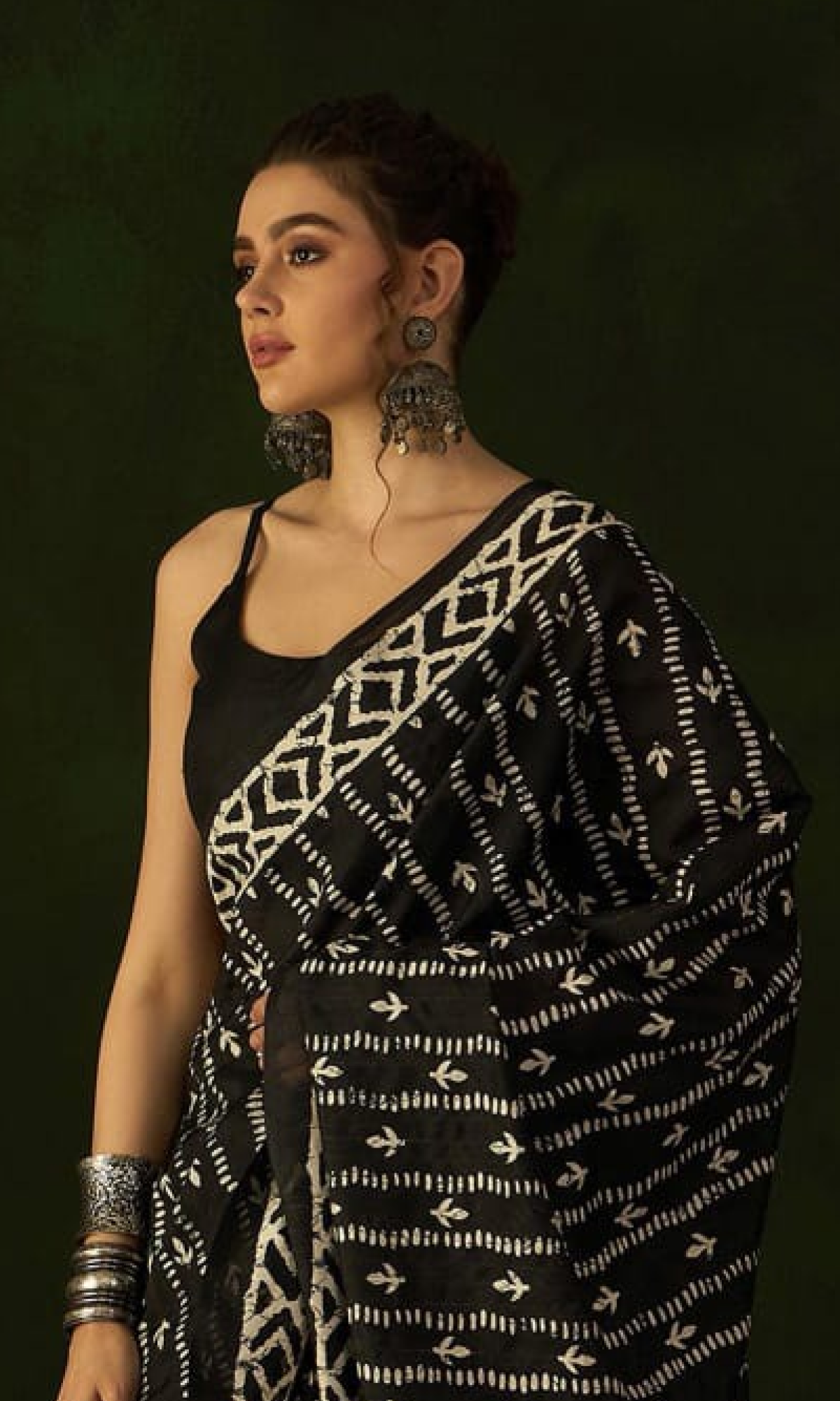 Black Semi Cotton Printed Saree With Blouse Fabric